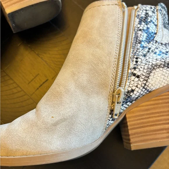 Women's Tan Ankle Boots - Picture 7 of 7